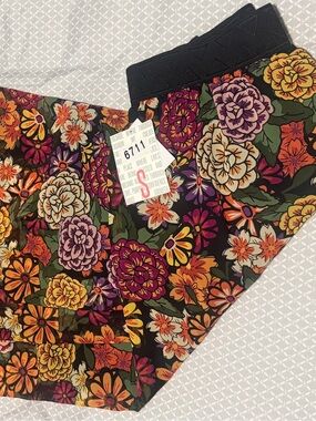 LuLaRoe Lola Shirt Multicolor Floral with Black Waistband Size Small